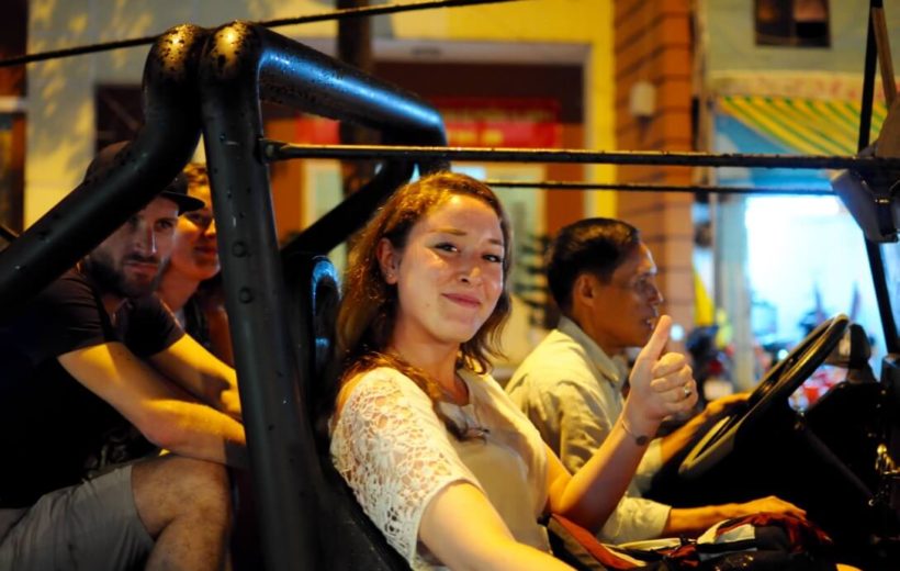 Private Jeep Tour Saigon by night: Foodie & City tour